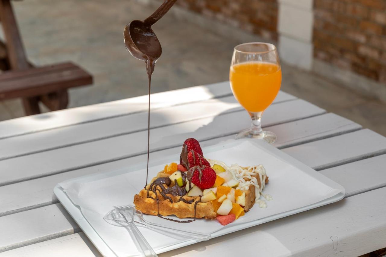 Marti Myra Hotel Tekirova Exterior foto Chocolate being drizzled over a fruit salad