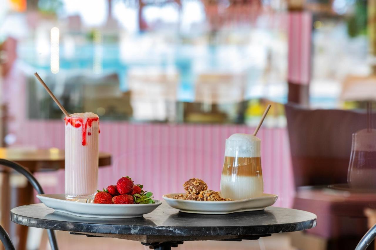 Marti Myra Hotel Tekirova Exterior foto A smoothie and a latte