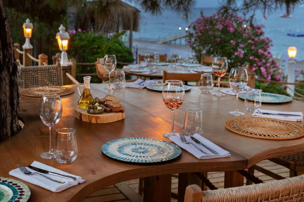 Marti Myra Hotel Tekirova Exterior foto The restaurant at the beach